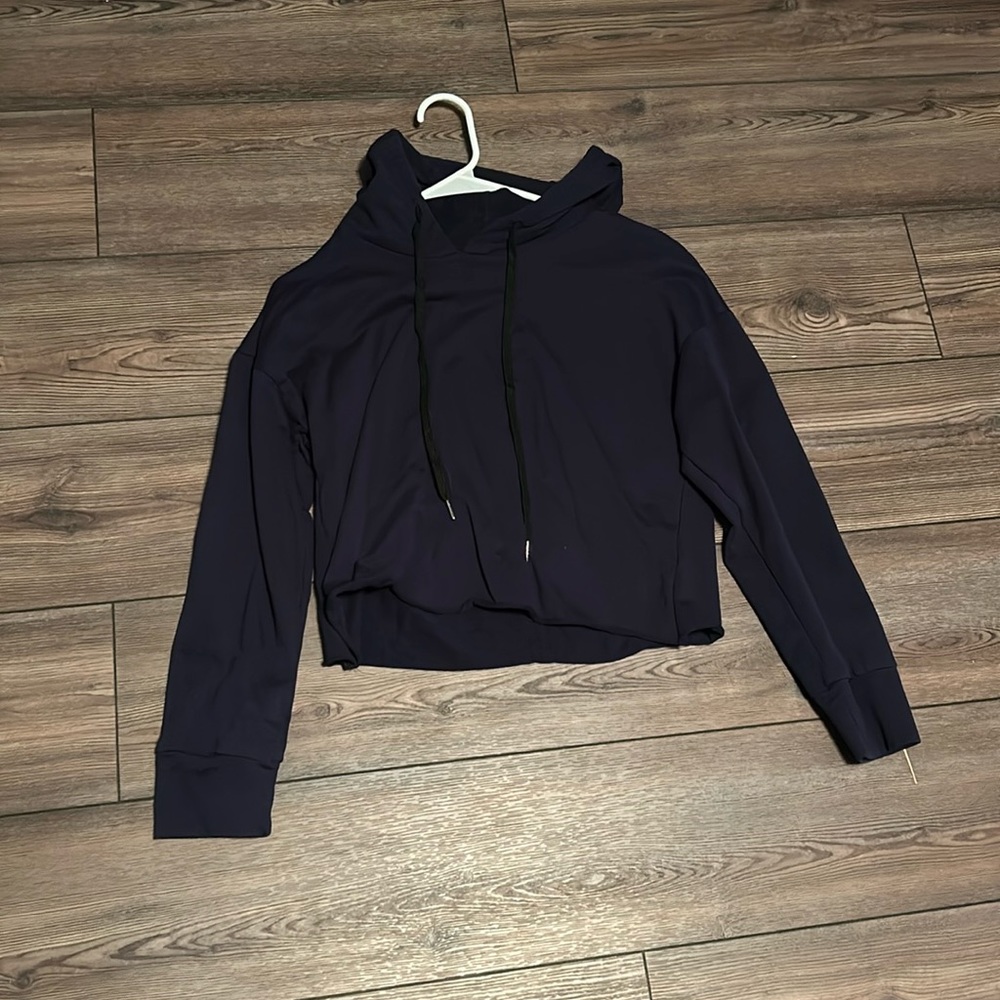 Cropped dark blue hoodie